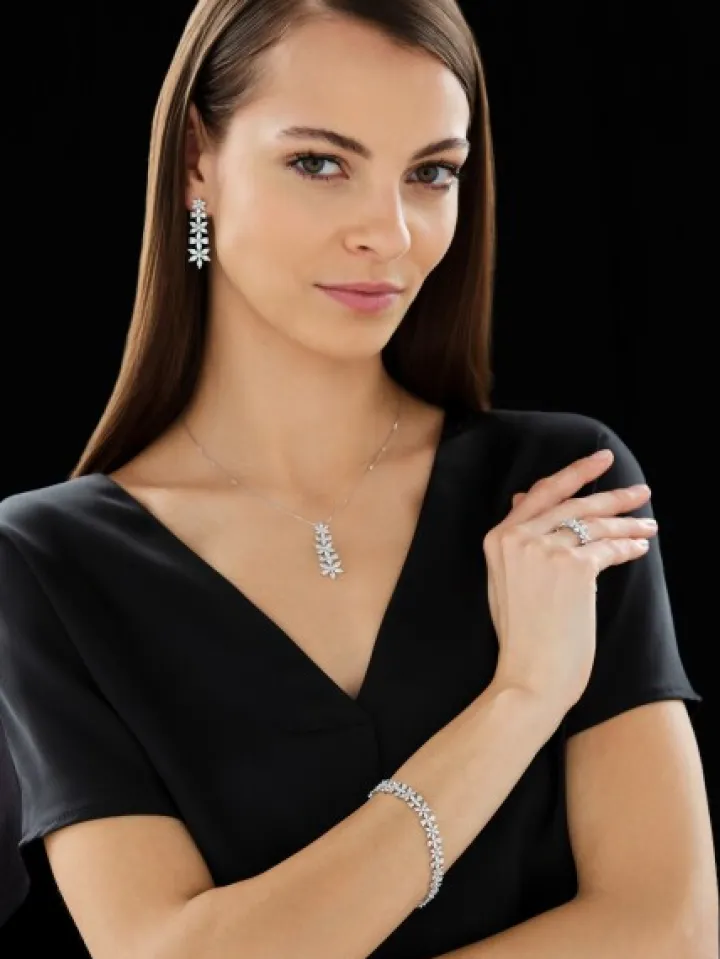 Bransoletka z białego złota z diamentami - kwiaty - 18 cm - 7,53 ct - próba 750