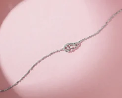 Bransoletka z białego złota z diamentami - skrzydło - 0,01 ct - próba 375