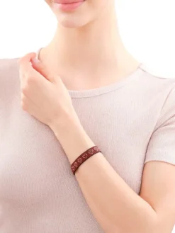 Bransoletka z elementami z żółtego złota i koralikami - serca