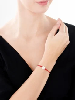 Bransoletka z elementami żółtego złota, diamentem i masą perłową  - litera M - próba 375