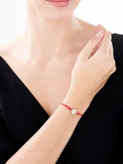 Bransoletka z elementami żółtego złota, diamentem i masą perłową  - litera M - próba 375