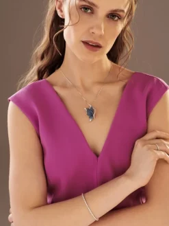 Broszka - zawieszka z białego złota z brylantami i szafirami - motyl - próba 750