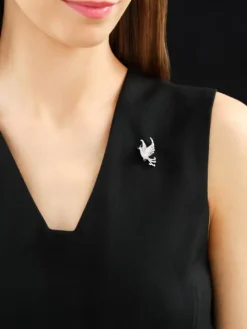 Broszka - zawieszka z białego złota z brylantami i szafirem - ptak - próba 750