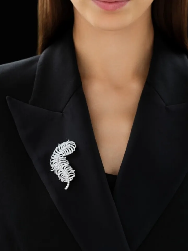 Broszka z białego złota z brylantami - piórko - 5,15 ct - próba 750