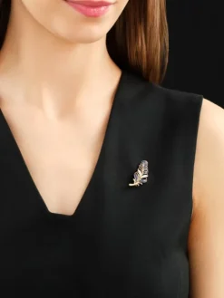 Broszka z żółtego złota z brylantami i szafirami cejlońskimi - piórko - próba 585