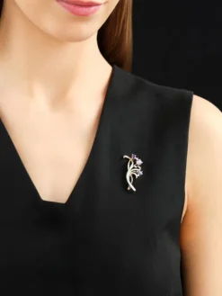 Broszka z żółtego złota z brylantami, kamieniami szlachetnymi i ozdobnymi - próba 585