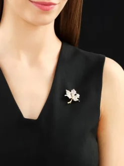 Broszka z żółtego złota z brylantami - liść - 1,00 ct - próba 750