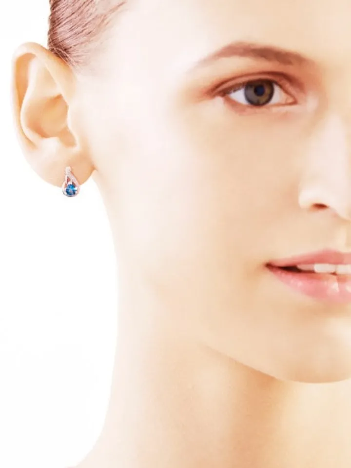 Kolczyki z białego złota z diamentami i topazami London Blue - próba 375