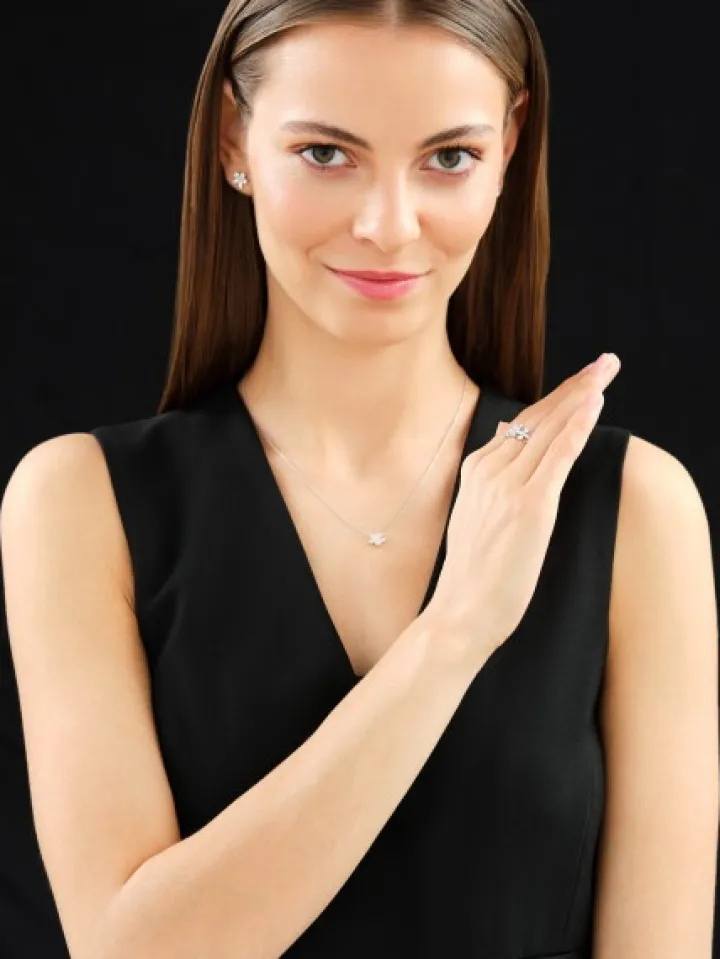 Kolczyki z białego złota z diamentami - kwiaty - 0,94 ct - próba 585