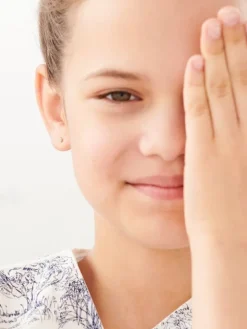 Kolczyki z białego złota z diamentami - kwadraty - 0,02 ct - próba 585