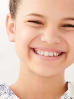 Kolczyki z białego złota z diamentami - serca - 0,005 ct - próba 375