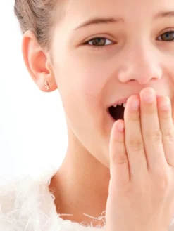 Kolczyki z różowego złota z diamentami - koty - 0,01 ct - próba 375