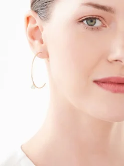 Kolczyki z żółtego i białego złota z brylantami - koła - 0,01 ct - próba 375