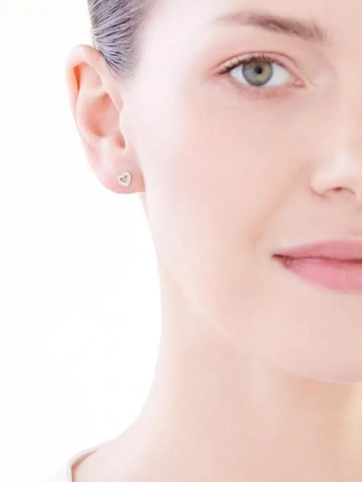 Kolczyki z żółtego złota z brylantami - serca - 0,01 ct - próba 375