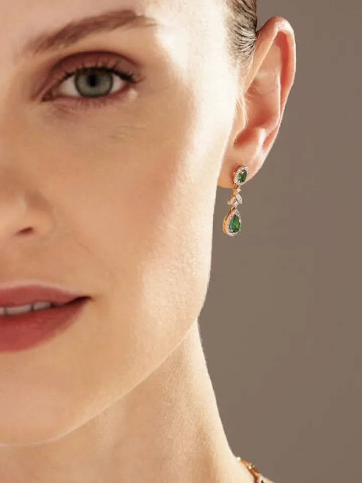 Kolczyki z żółtego złota z brylantami i szmaragdami - próba 585