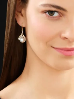 Kolczyki z  żółtego złota z brylantami i perłami South Sea - próba 750