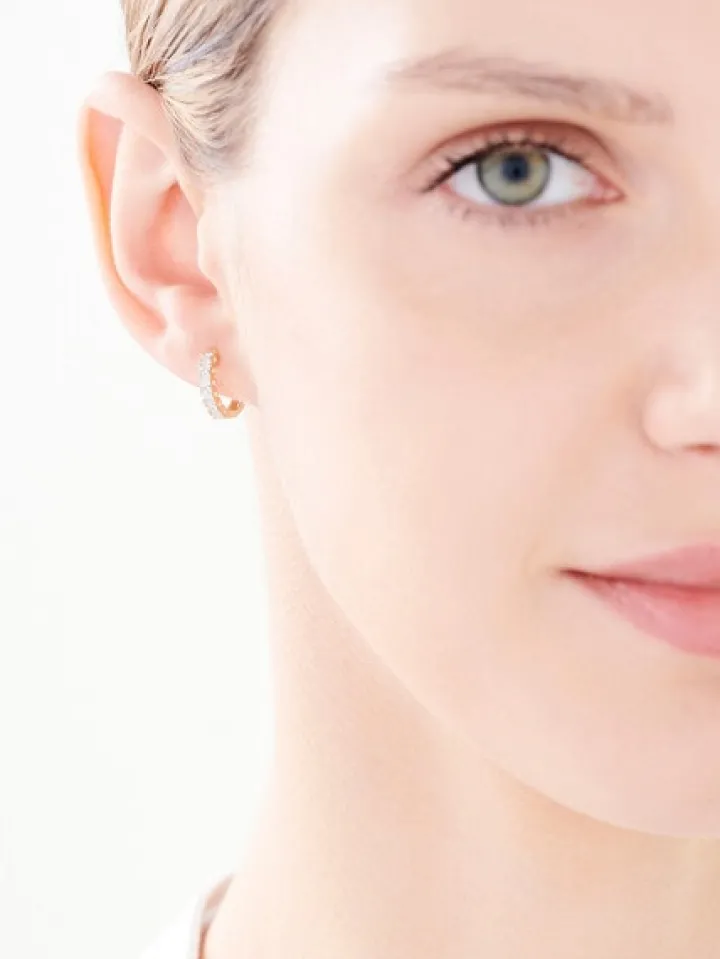 Kolczyki z żółtego złota z diamentami - koła - 0,03 ct - próba 375