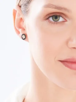 Kolczyki z żółtego złota z diamentami i emalią - kwiaty - 0,008 ct - próba 375