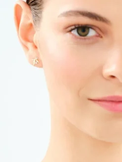 Kolczyki z żółtego złota z diamentami - liście - 0,01 ct - próba 375