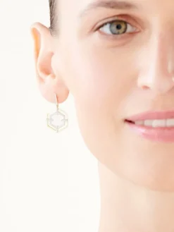 Kolczyki z żółtego złota z diamentami i masą perłową - próba 585