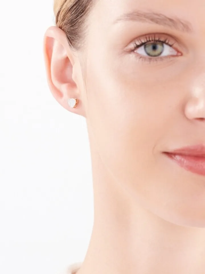 Kolczyki z żółtego złota z diamentami - serca - 0,02 ct - próba 375