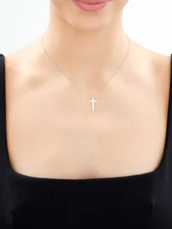 Naszyjnik srebrny - krzyż