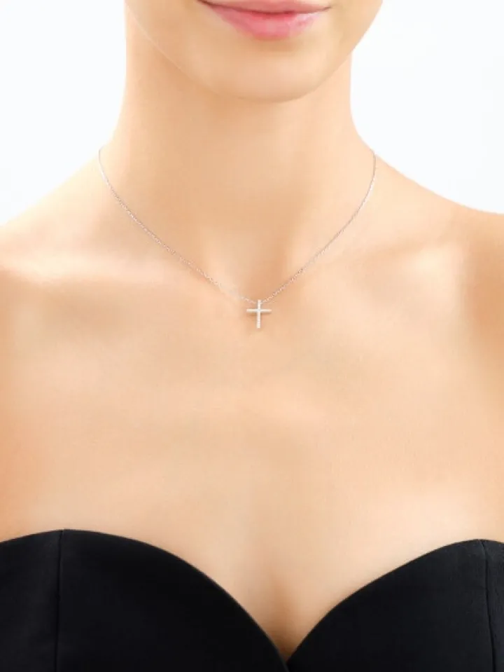 Naszyjnik srebrny z cyrkoniami - krzyż