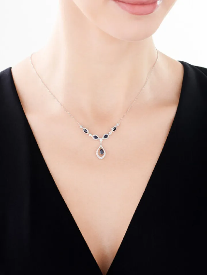 Naszyjnik z białego złota z brylantami i szafirami - próba 585