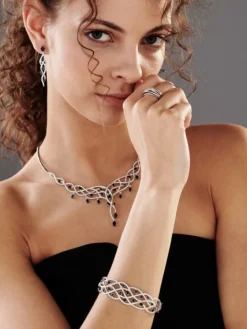 Naszyjnik z białego złota z brylantami i szafirami - próba 585