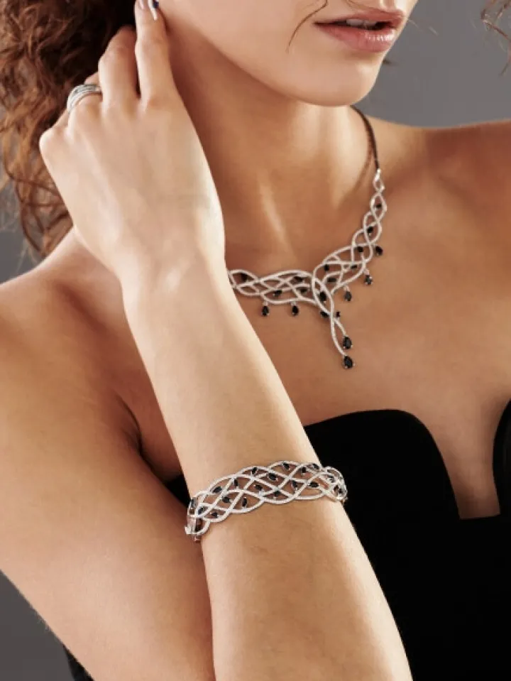 Naszyjnik z białego złota z brylantami i szafirami - próba 585