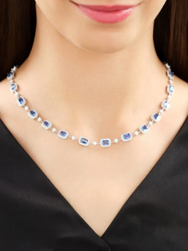 Naszyjnik z białego złota z brylantami i szafirami - próba 750