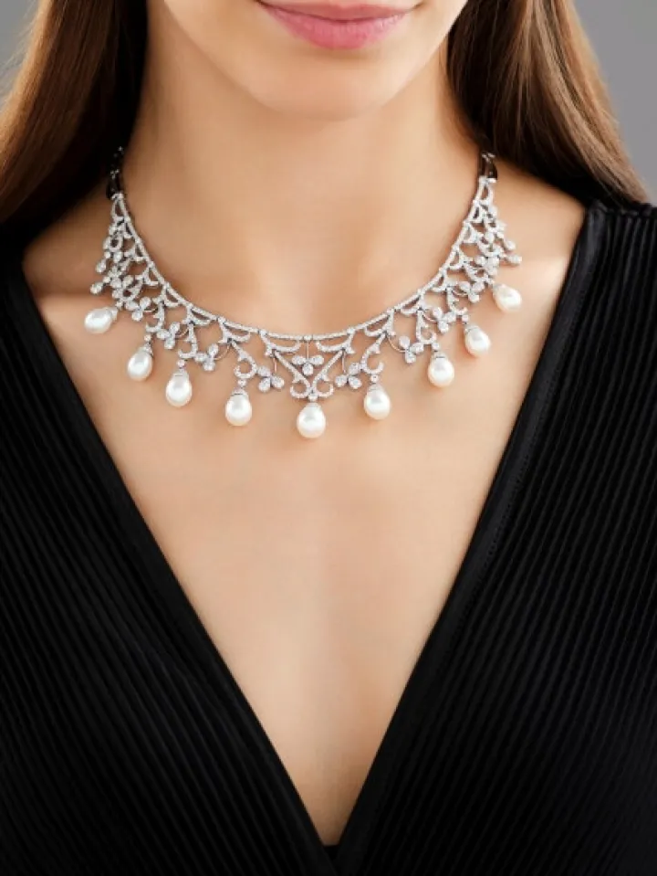 Naszyjnik z białego złota z brylantami i perłami - próba 750