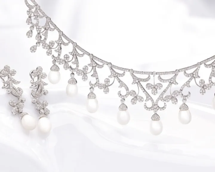 Naszyjnik z białego złota z brylantami i perłami - próba 750