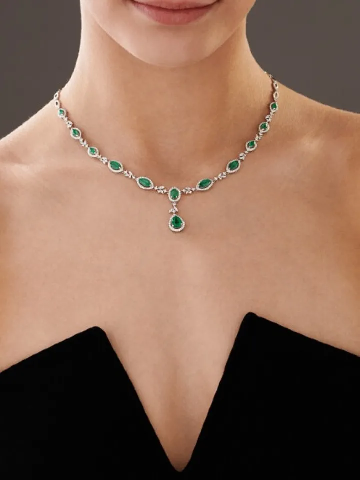 Naszyjnik z białego złota z brylantami i szmaragdami - próba 585