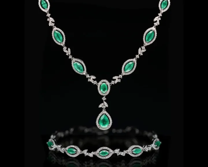 Naszyjnik z białego złota z brylantami i szmaragdami - próba 585