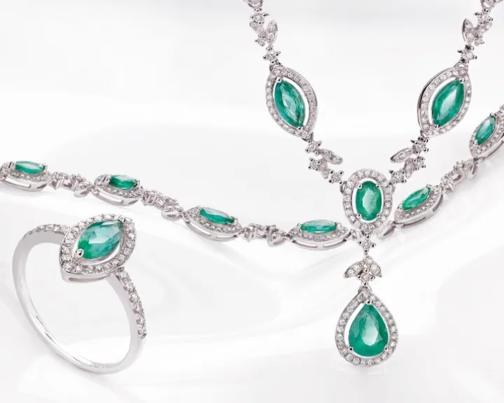 Naszyjnik z białego złota z brylantami i szmaragdami - próba 585