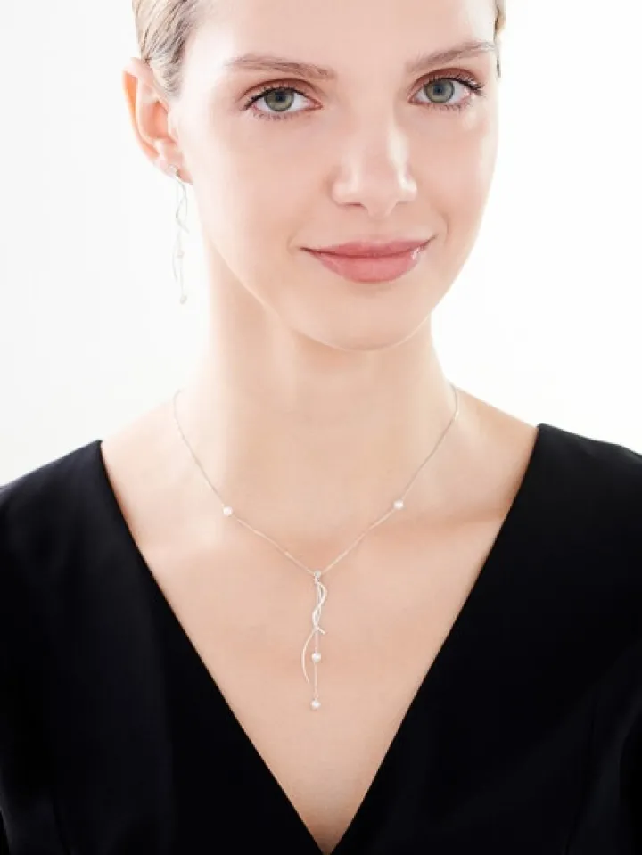 Naszyjnik z białego złota z brylantem i perłami - próba 375