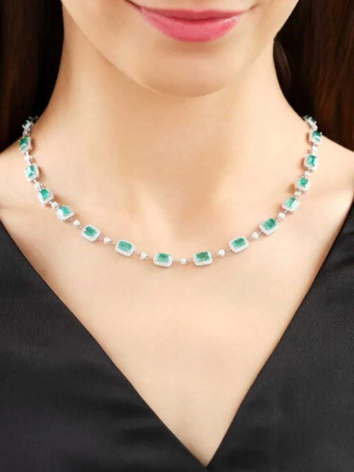 Naszyjnik z białego złota z brylantami i szmaragdami - próba 750