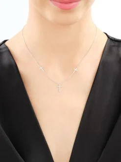 Naszyjnik z białego złota z diamentem - krzyż - 0,003 ct - próba 750