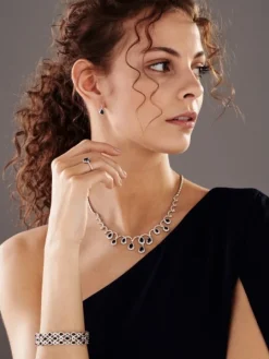 Naszyjnik z białego złota z brylantami i szafirami - próba 585