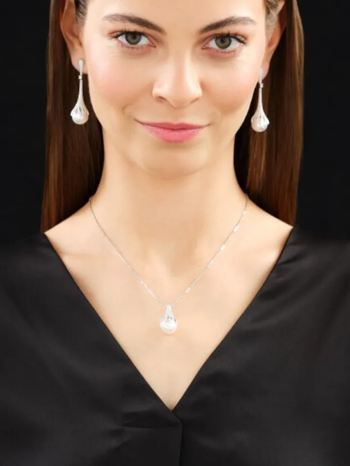 Naszyjnik z białego złota z brylantami i perłą South Sea - próba 750