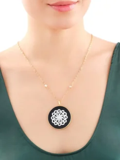 Naszyjnik z mosiądzu pozłacany z agatem i masą perłową - rozeta