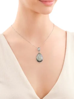 Naszyjnik z mosiądzu rodowany z masą perłową i szklanymi detalami