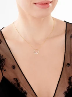 Naszyjnik z żółtego i białego złota z diamentami - koło - 0,05 ct - próba 375