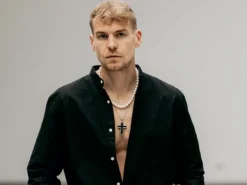 Naszyjnik ze stali szlachetnej - krzyż