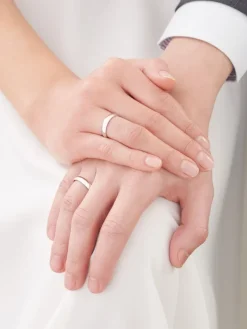 Obrączki Ślubne Apart.  Białe złoto rodowane. Wzór 102