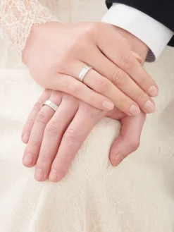 Obrączki Ślubne Apart.  Białe złoto rodowane. Wzór 4/420