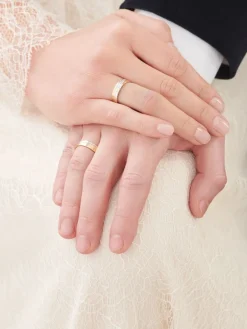 Obrączki Ślubne Apart.  Żółte i białe złoto rodowane. Wzór 4/444