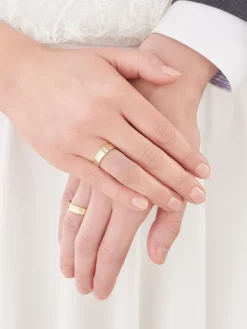 Obrączki Ślubne Apart.  Żółte i białe złoto rodowane. Wzór 4/452