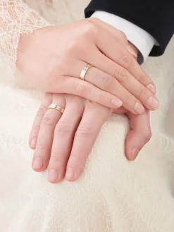 Obrączki Ślubne Apart.  Żółte i białe złoto rodowane. Wzór 444